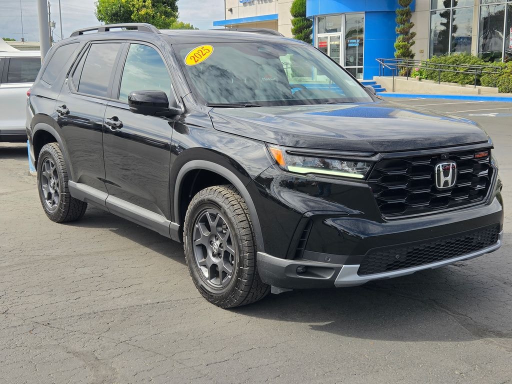 Used 2025 Honda Pilot TrailSport SUV