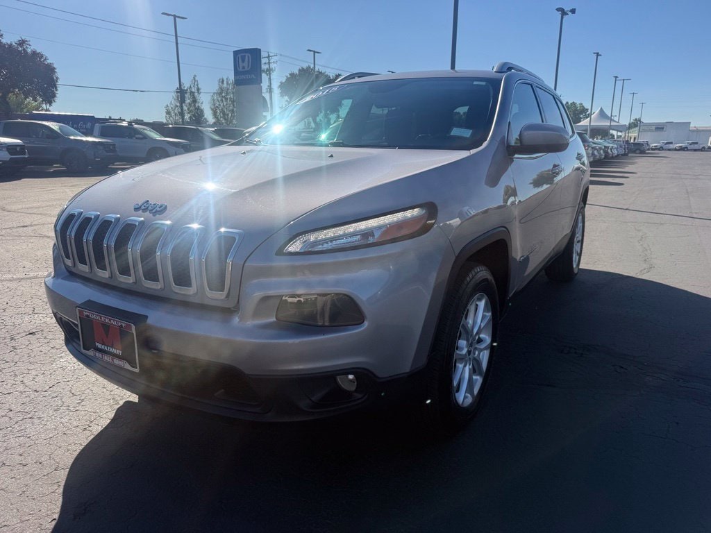Used 2018 Jeep Cherokee Latitude SUV