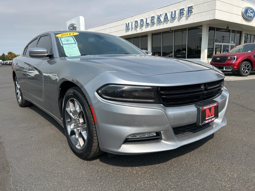 2017 Dodge Charger SXT photo 2