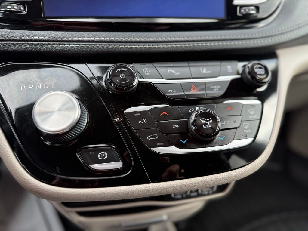 2023 Chrysler Pacifica Touring L - Photo 13