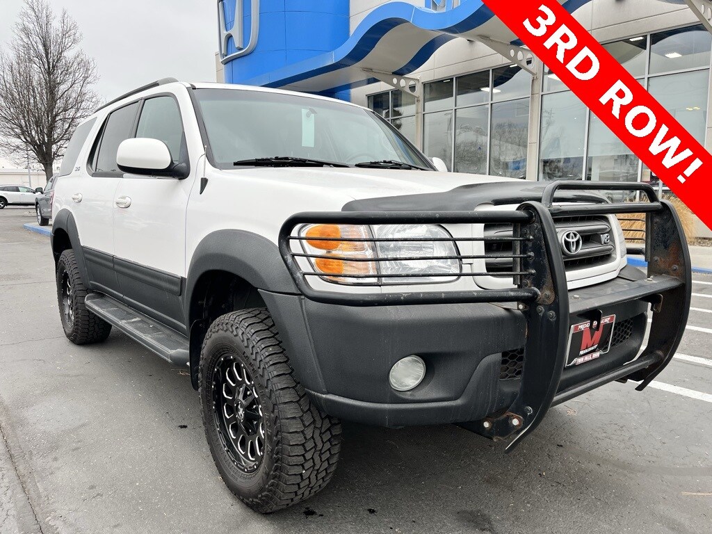 2004 Toyota Sequoia SR5