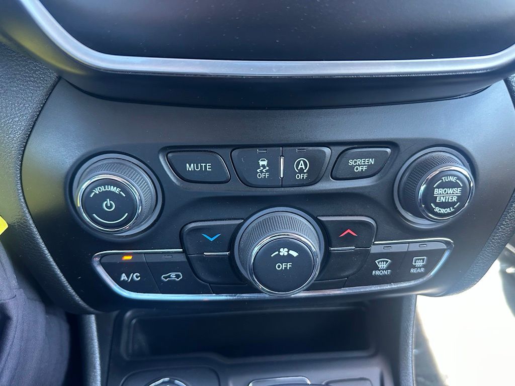 2020 Jeep Cherokee Latitude - Photo 14