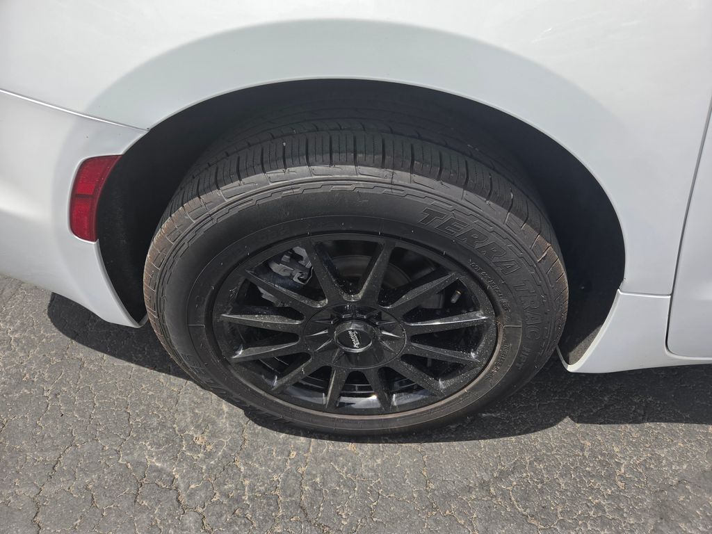 2023 Chrysler Pacifica Touring L - Photo 8