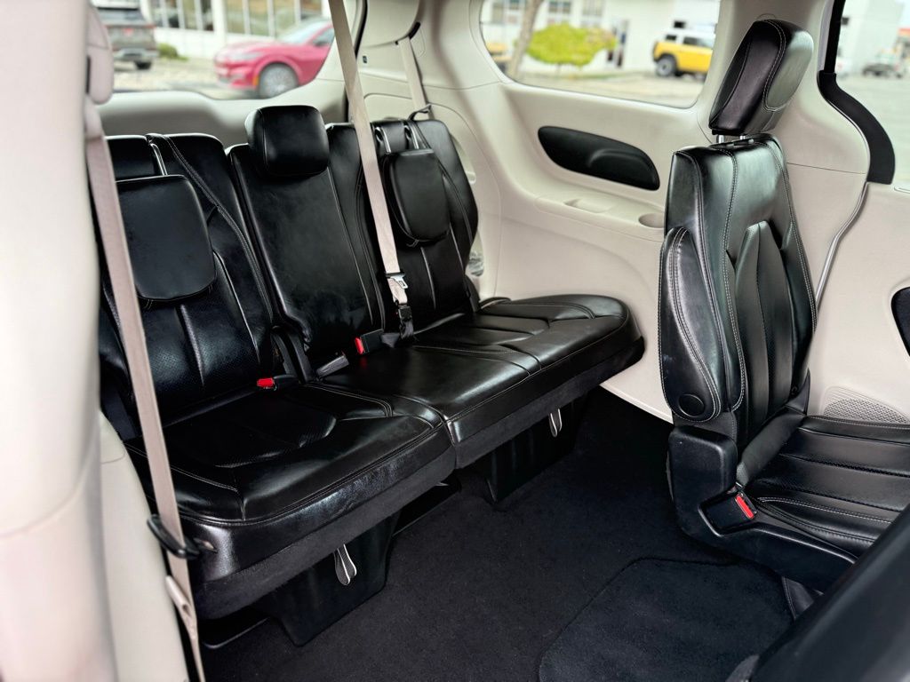 2023 Chrysler Pacifica Touring L - Photo 19