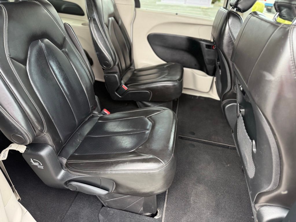 2023 Chrysler Pacifica Touring L - Photo 21