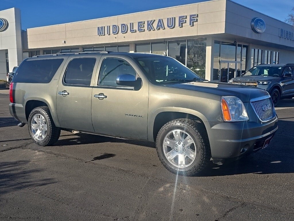 2011 GMC Yukon XL SLT's photo