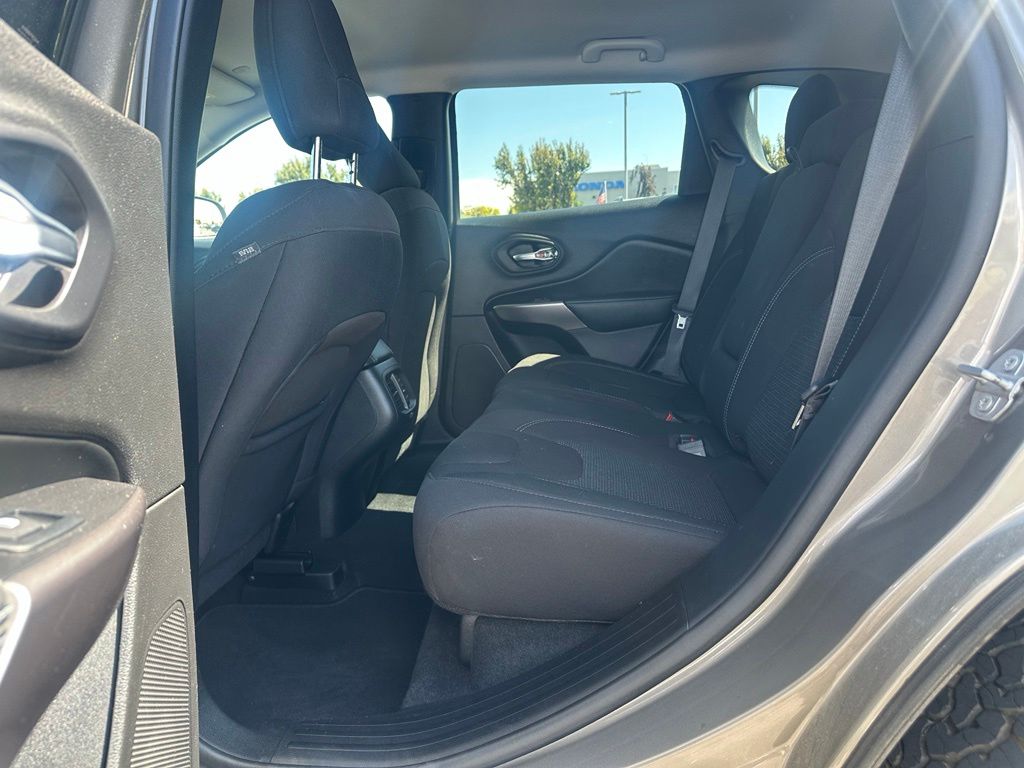 2020 Jeep Cherokee Latitude - Photo 19