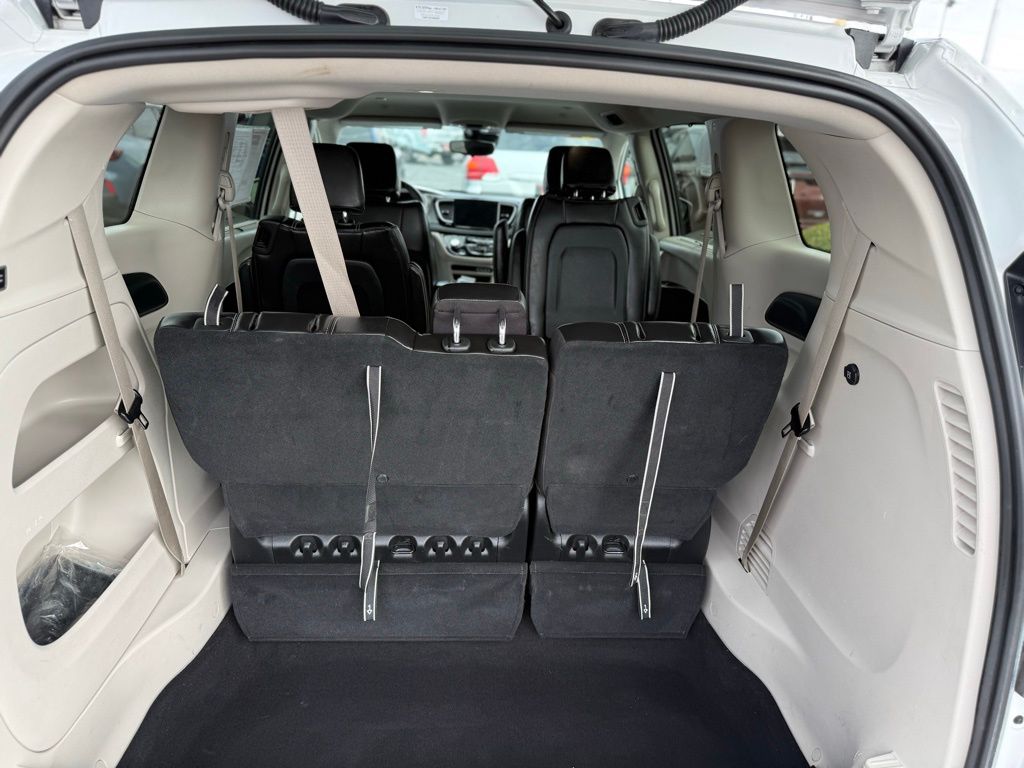 2023 Chrysler Pacifica Touring L - Photo 18