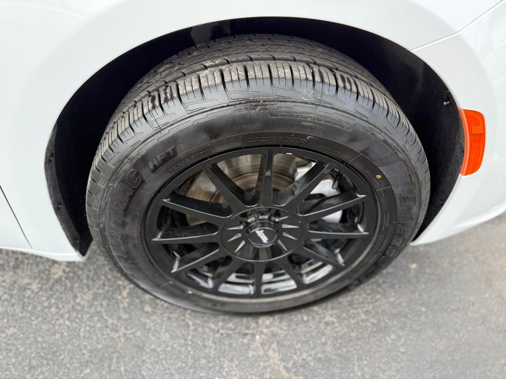 2023 Chrysler Pacifica Touring L - Photo 6