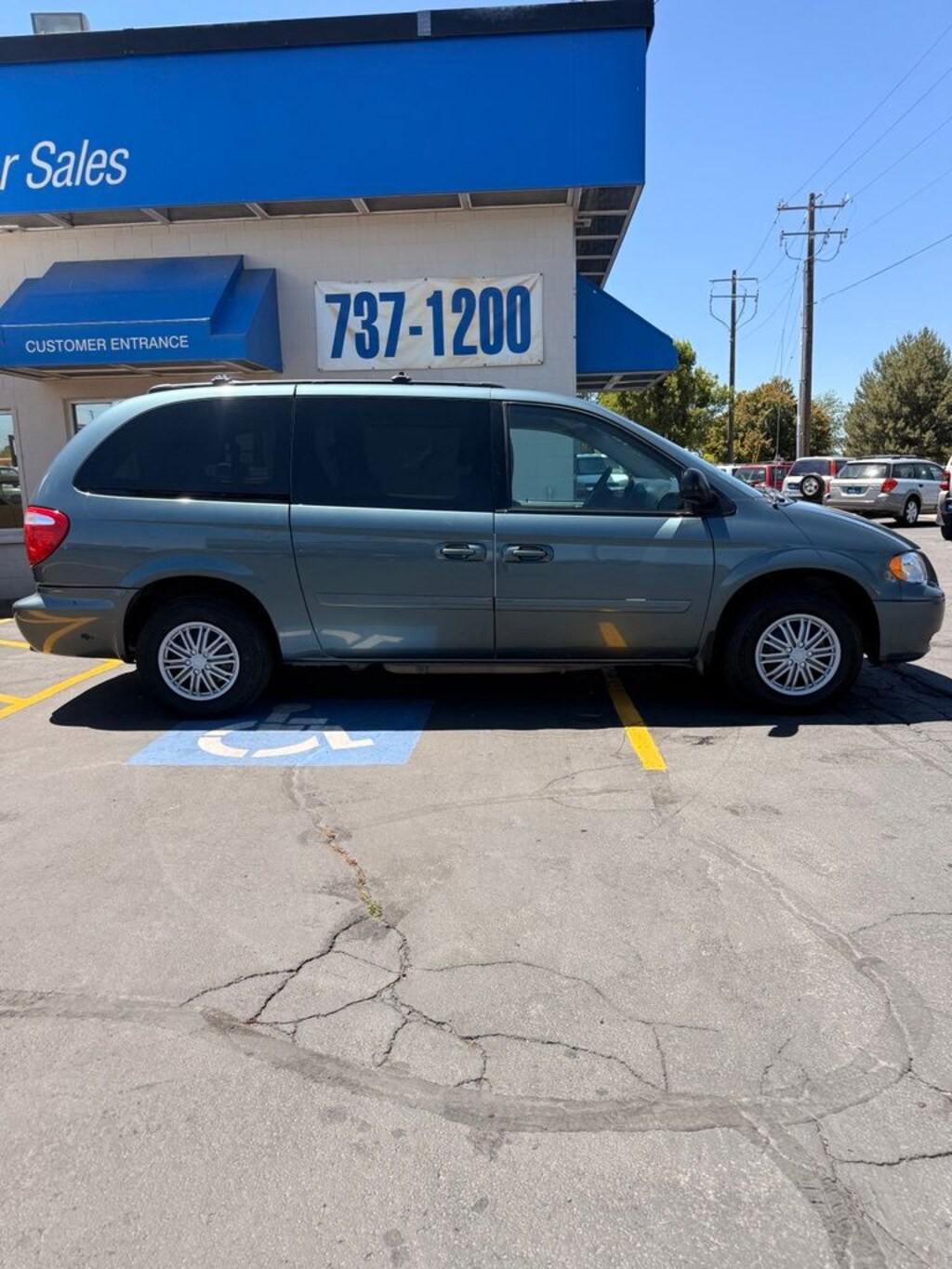 Used 2005 Chrysler Town & Country Passenger Van