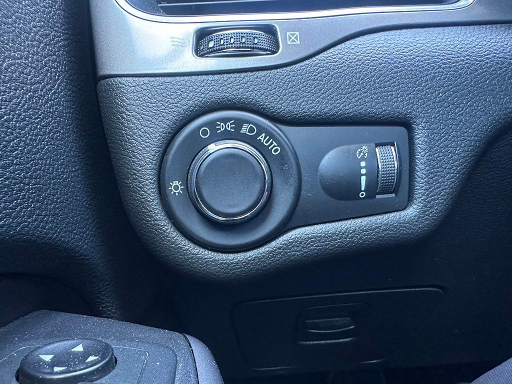 2020 Jeep Cherokee Latitude - Photo 18