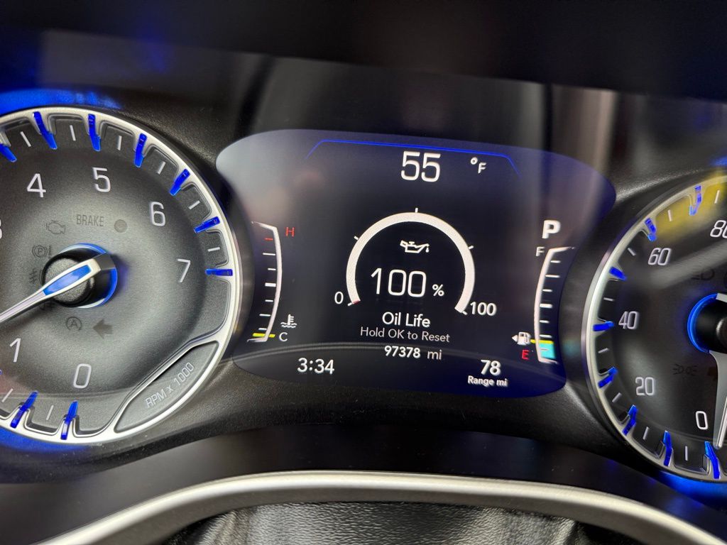 2023 Chrysler Pacifica Touring L - Photo 12