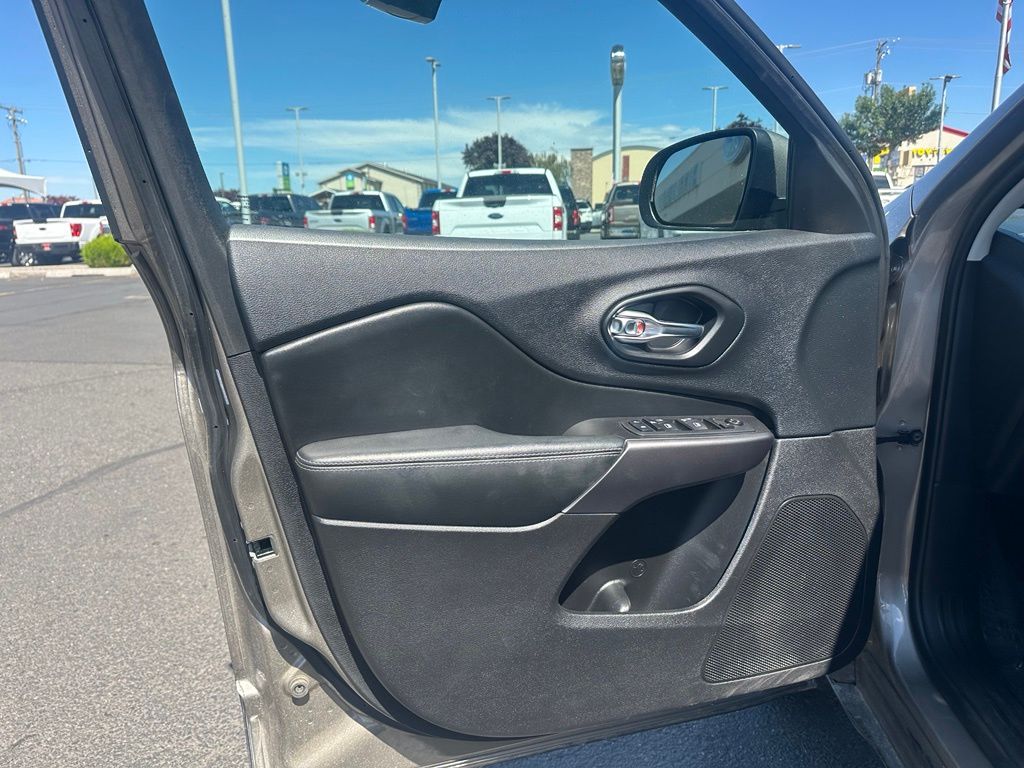 2020 Jeep Cherokee Latitude - Photo 9