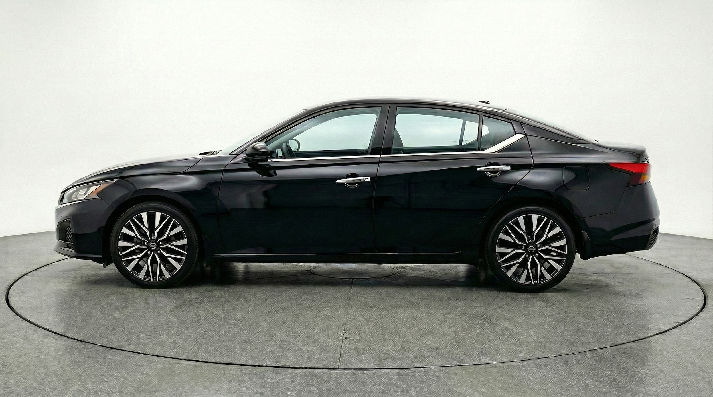 Thumbnail: 2025 Nissan Altima - 8