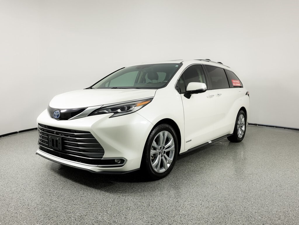 2021 Toyota Sienna Platinum photo 2