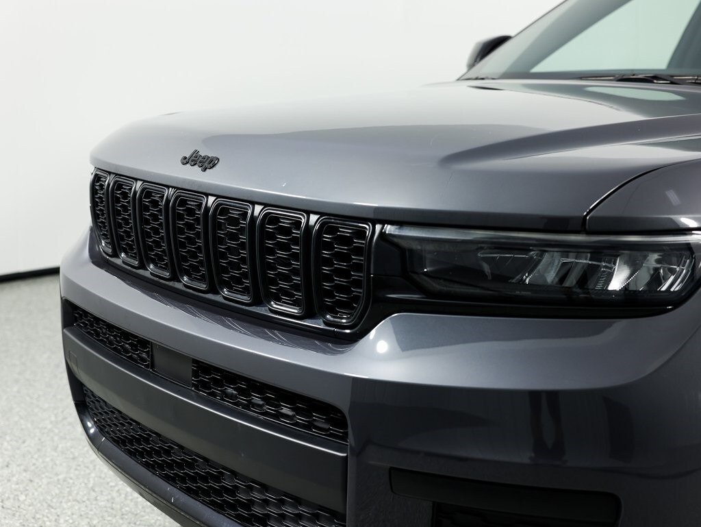 2022 Jeep Grand Cherokee Laredo photo 3