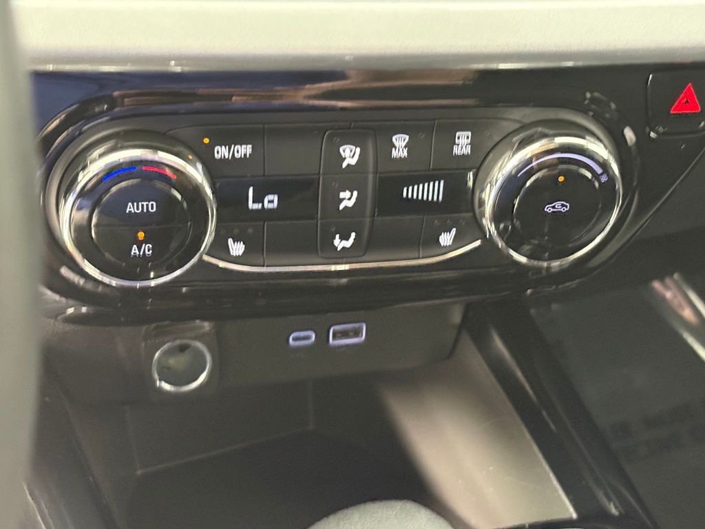 2025 Chevrolet Trax LT - Photo 24