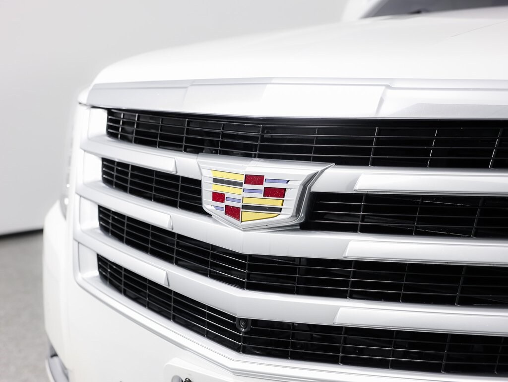 2016 Cadillac Escalade Luxury photo 3