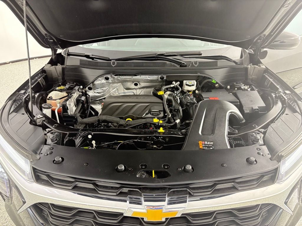 2025 Chevrolet Trax LT - Photo 29