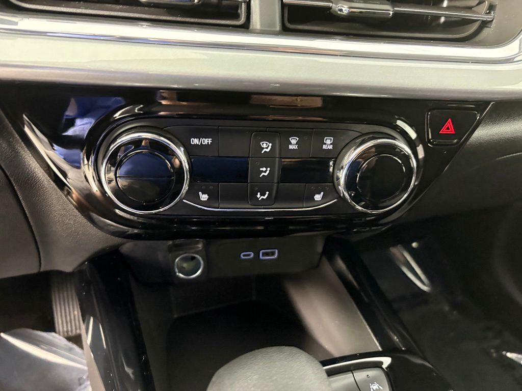 2025 Chevrolet Trax LT - Photo 16