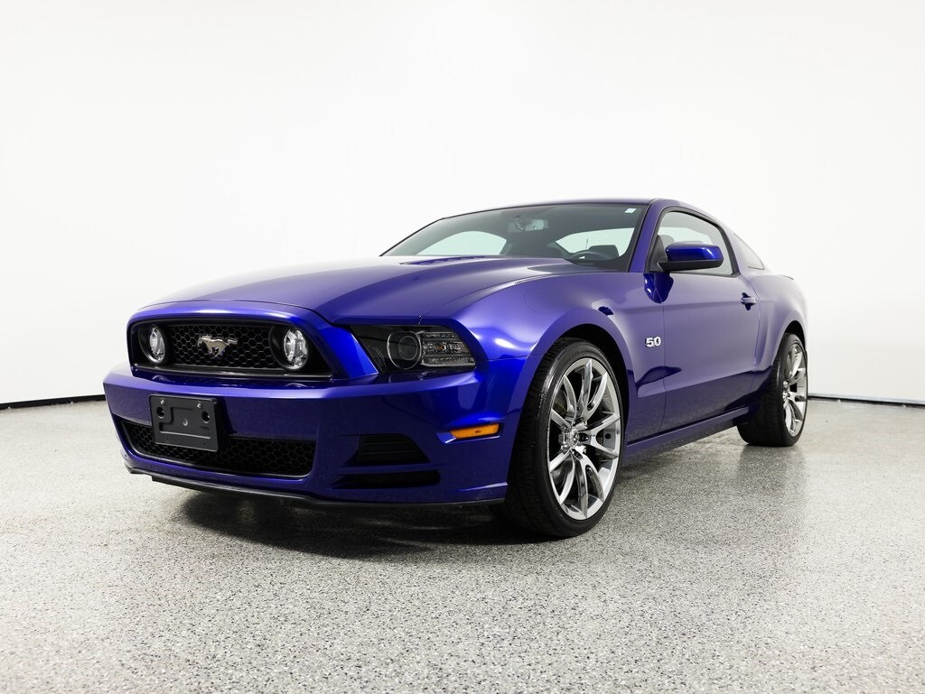2013 Ford Mustang GT photo 2