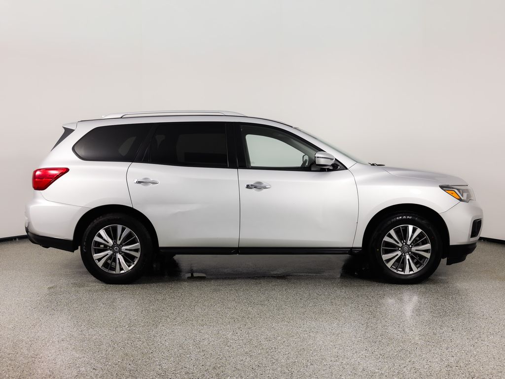 2019 Nissan Pathfinder SV - Photo 9