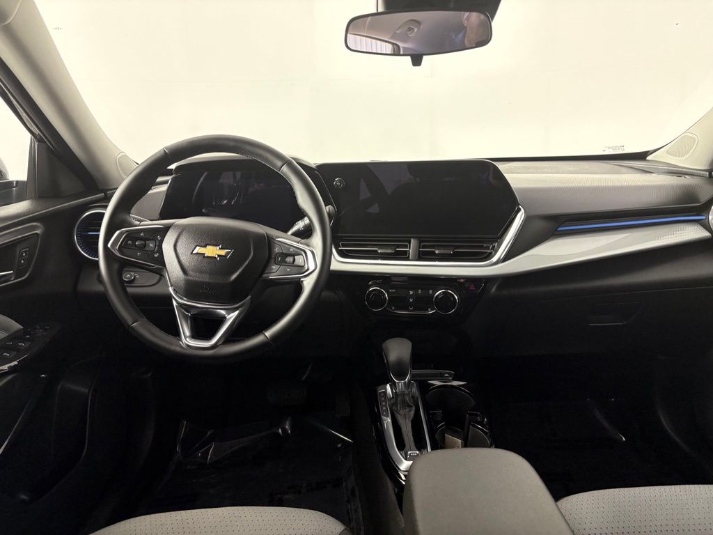2025 Chevrolet Trax LT - Photo 14