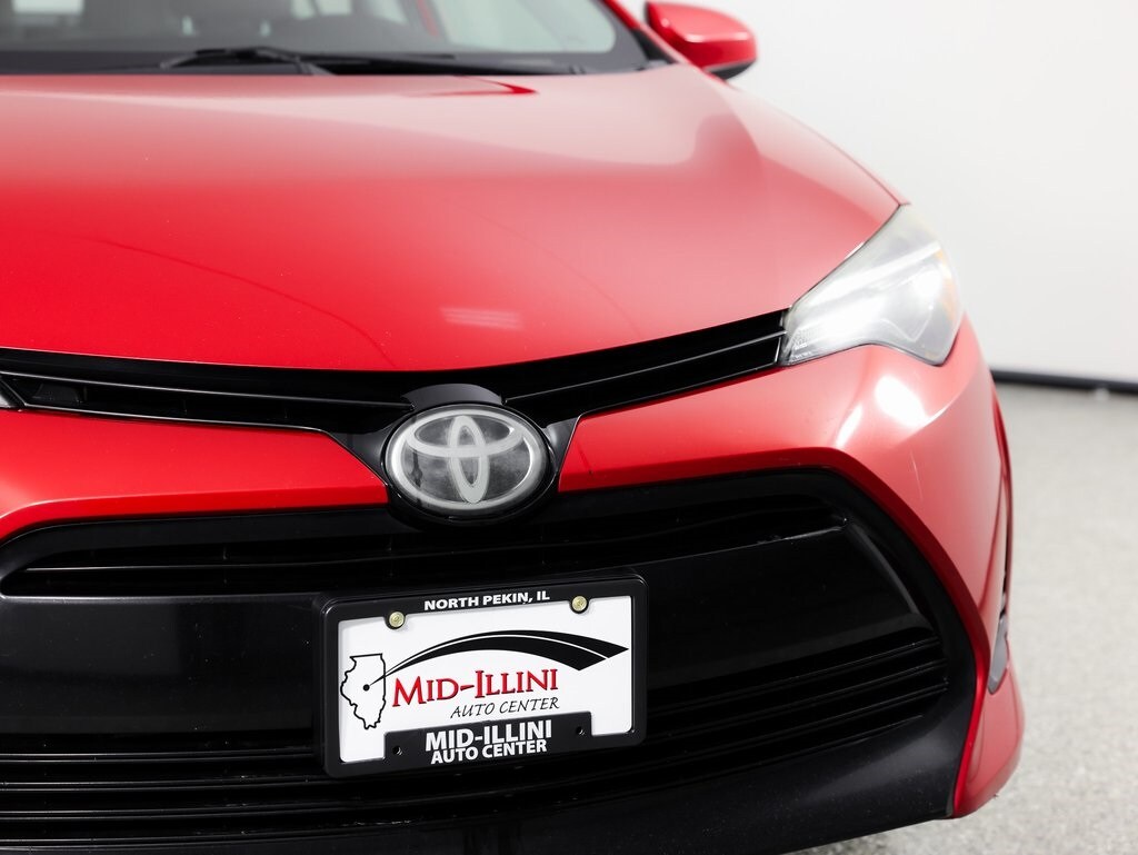 2018 Toyota Corolla LE photo 3