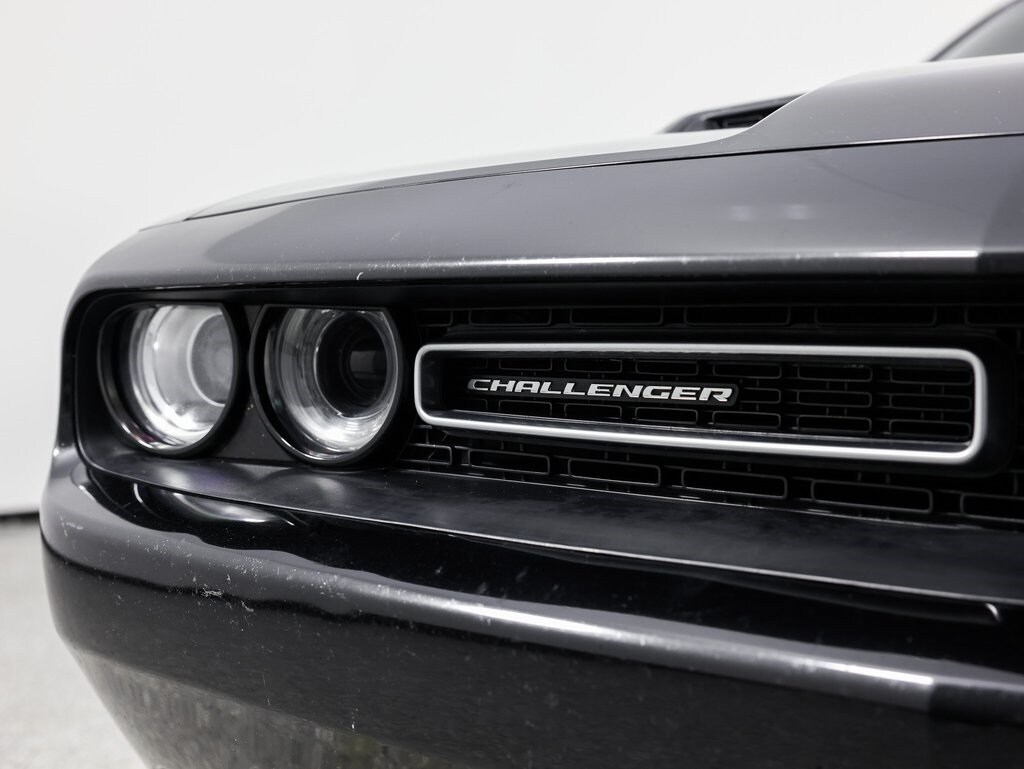 2017 Dodge Challenger SXT photo 3