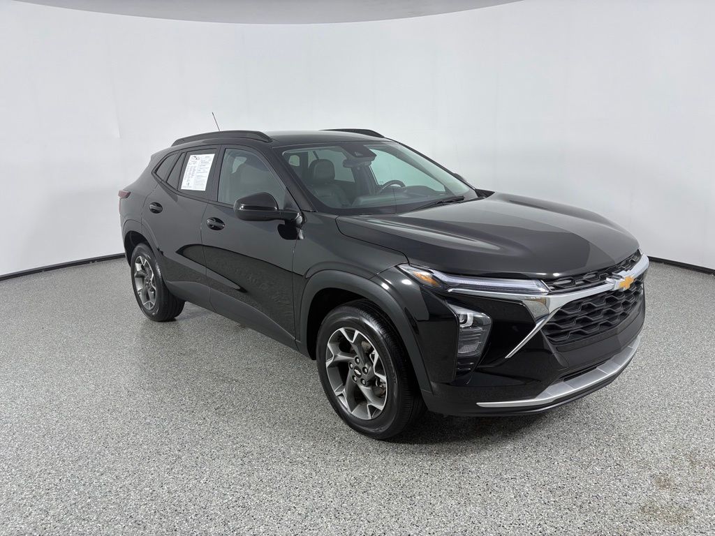 2025 Chevrolet Trax LT - Photo 9