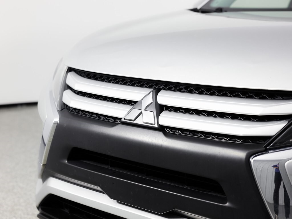 2020 Mitsubishi Eclipse Cross ES photo 2