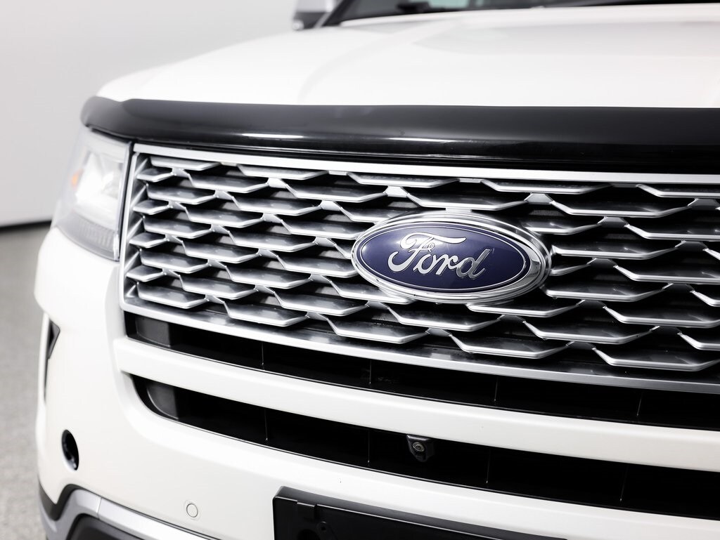 2018 Ford Explorer Platinum photo 2
