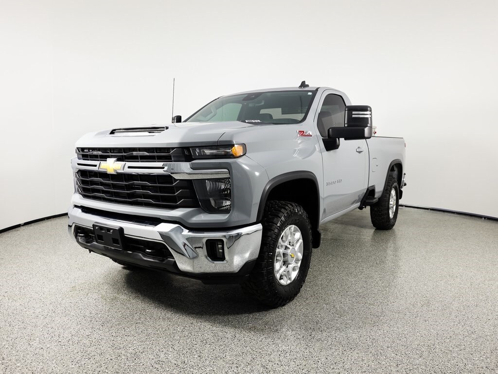 2024 Chevrolet Silverado LT photo 2