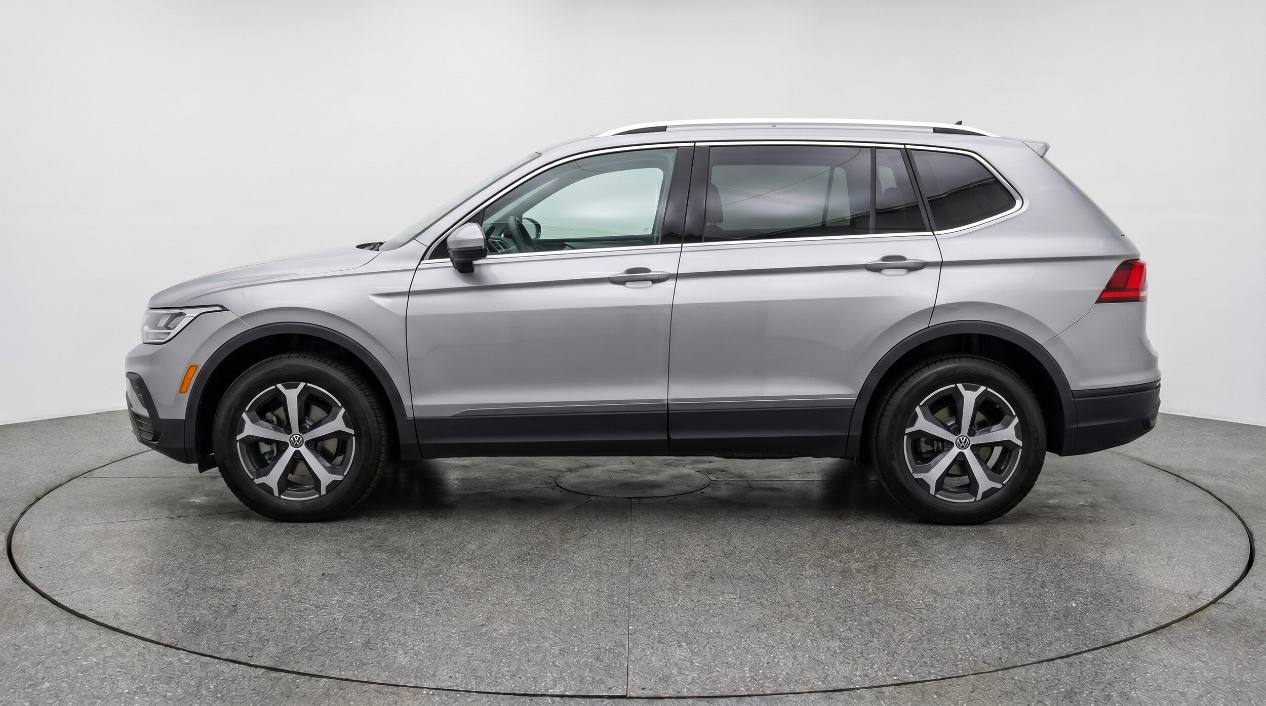 Thumbnail: 2026 Volkswagen Tiguan - 5