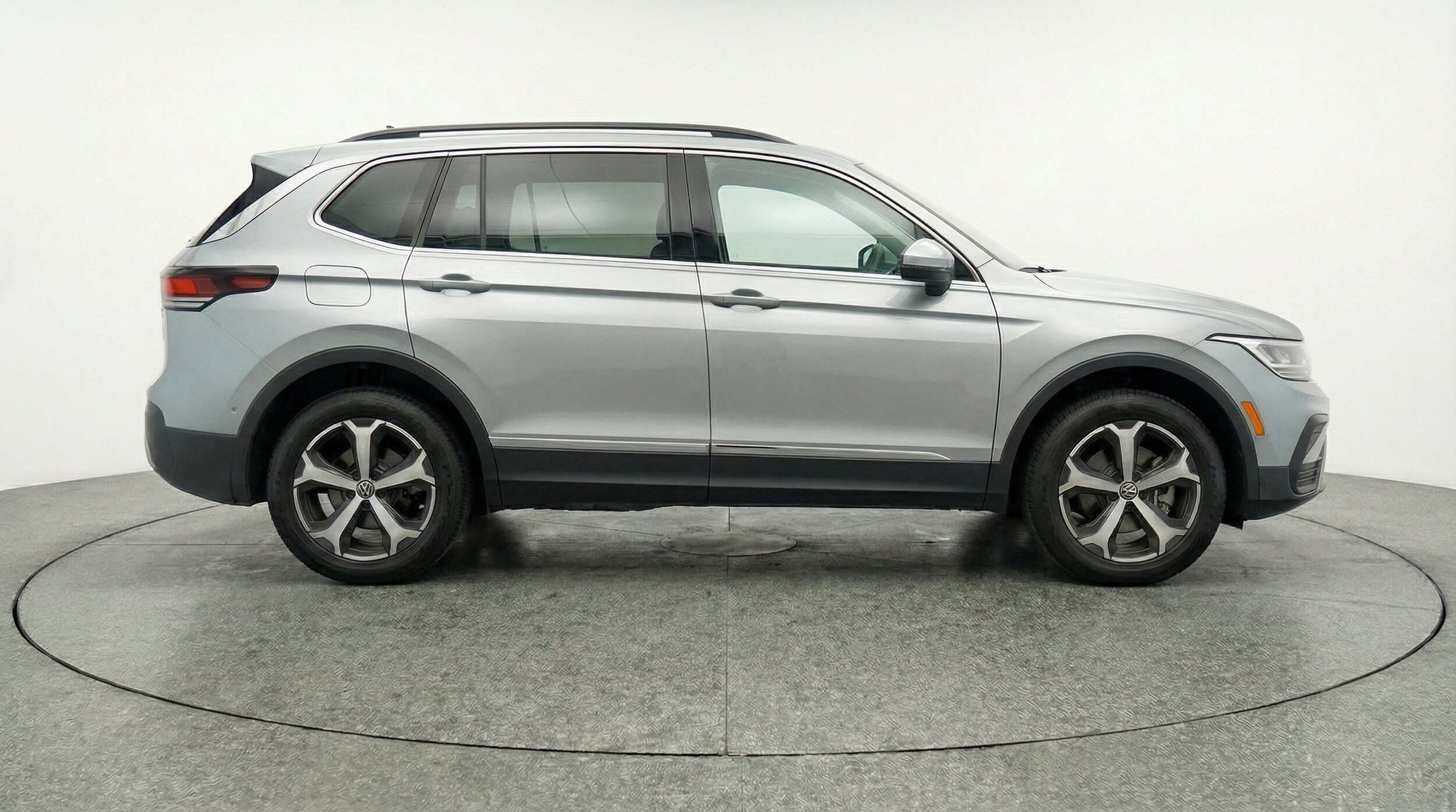 Thumbnail: 2026 Volkswagen Tiguan - 10