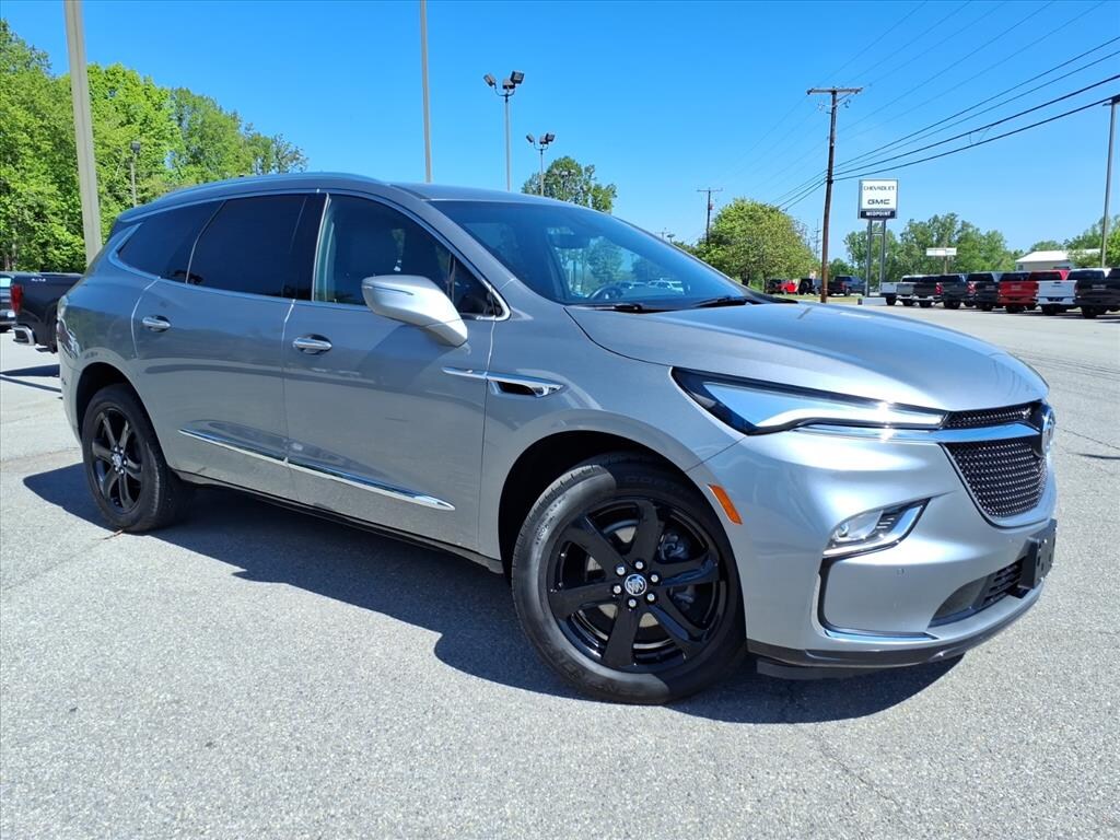 Used 2024 Buick Enclave Essence SUV