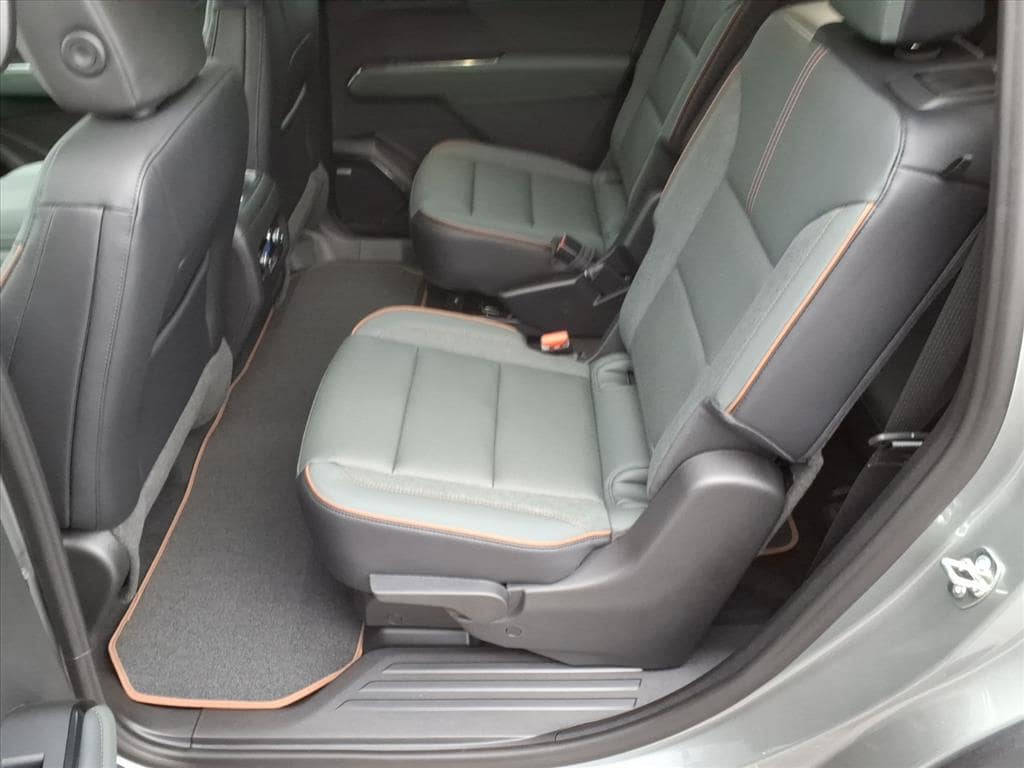 2026 GMC Acadia AT4 - Photo 6