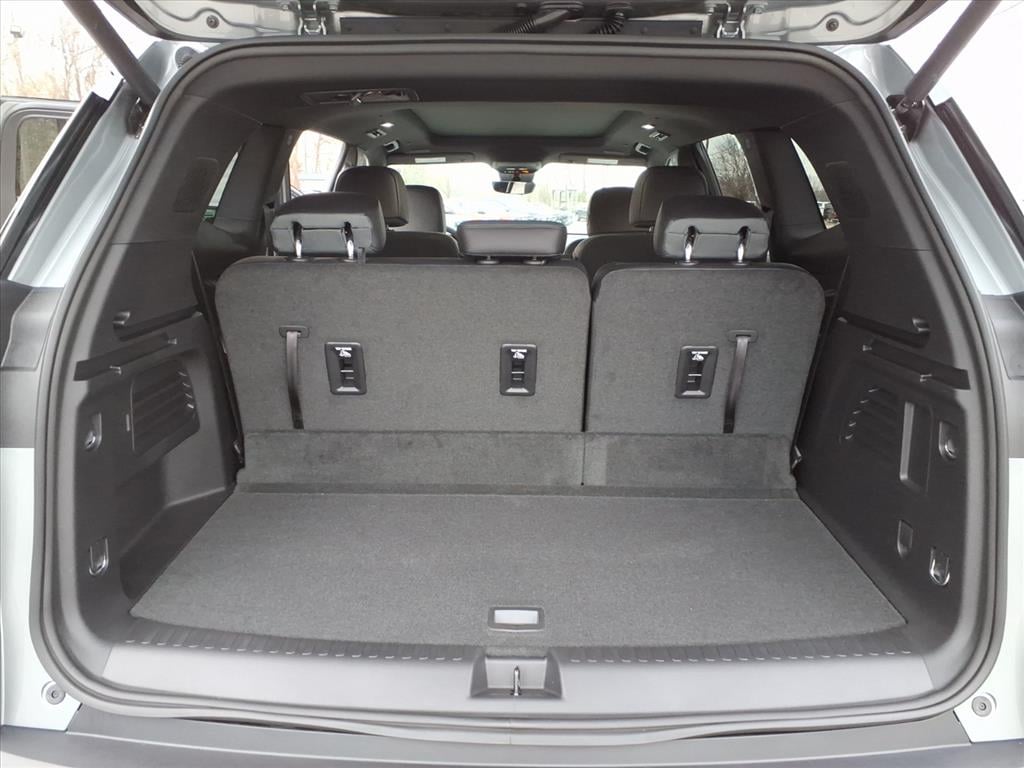2026 GMC Acadia AT4 - Photo 8