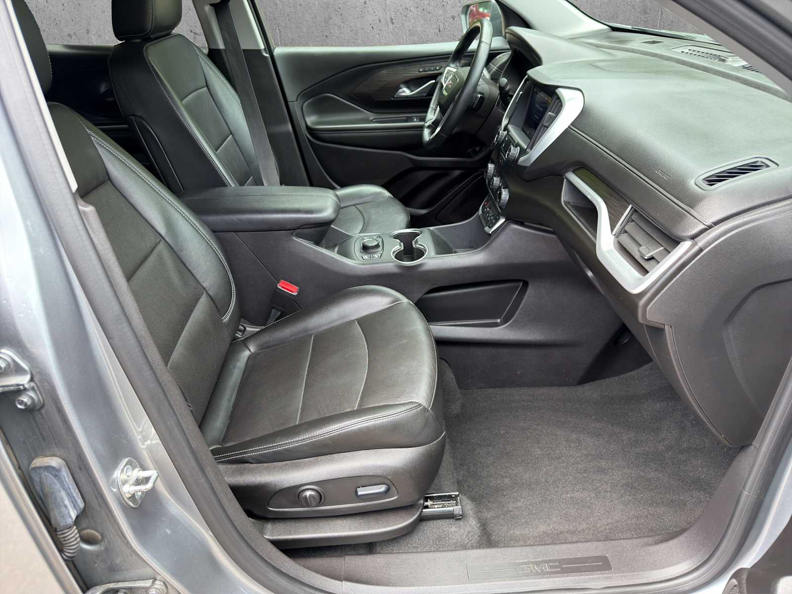 2024 GMC Terrain SLT - Photo 21
