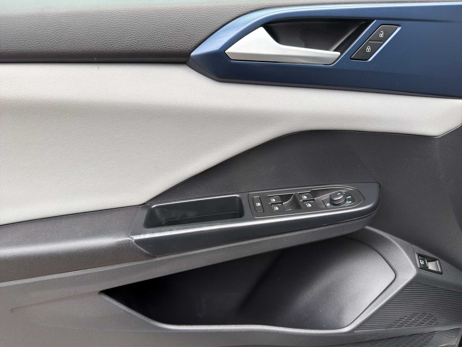 2023 Volkswagen Taos SE - Photo 9
