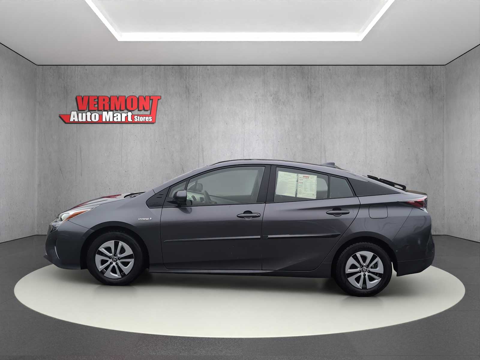 2018 Toyota Prius Two photo 2