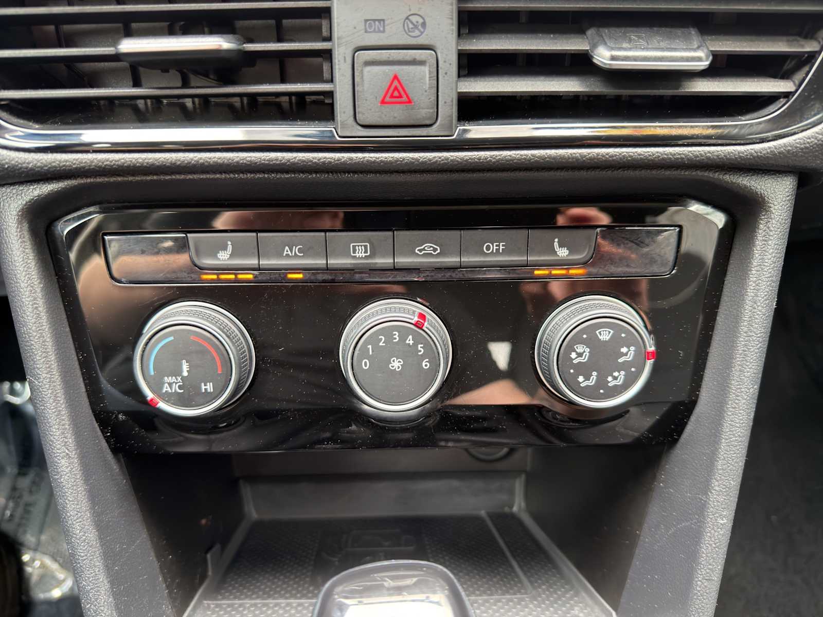 2023 Volkswagen Taos SE - Photo 16