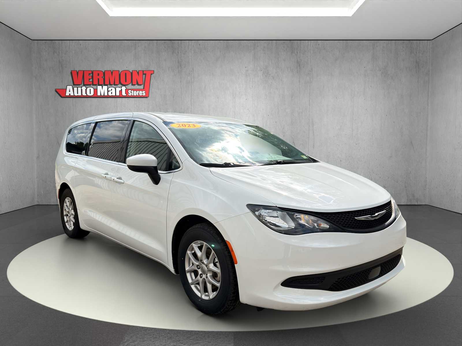 2023 Chrysler Voyager LX's photo