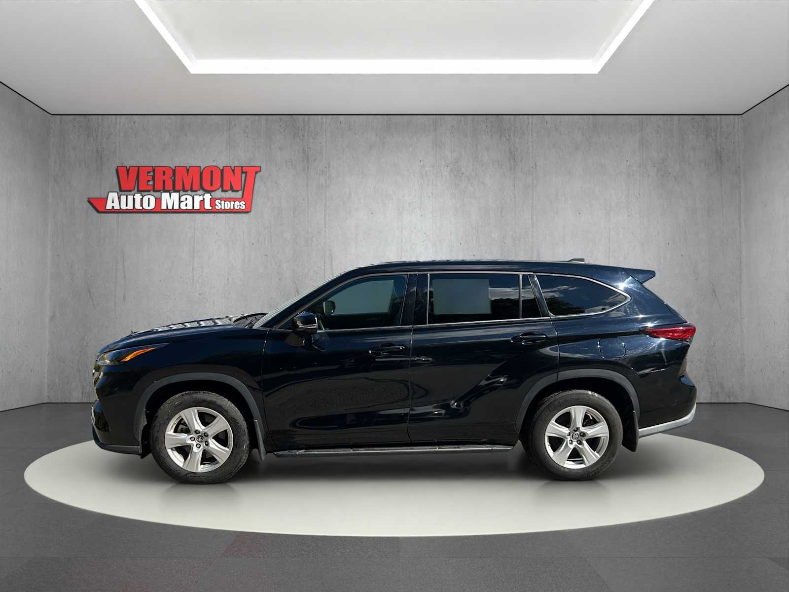 2022 Toyota Highlander L photo 3