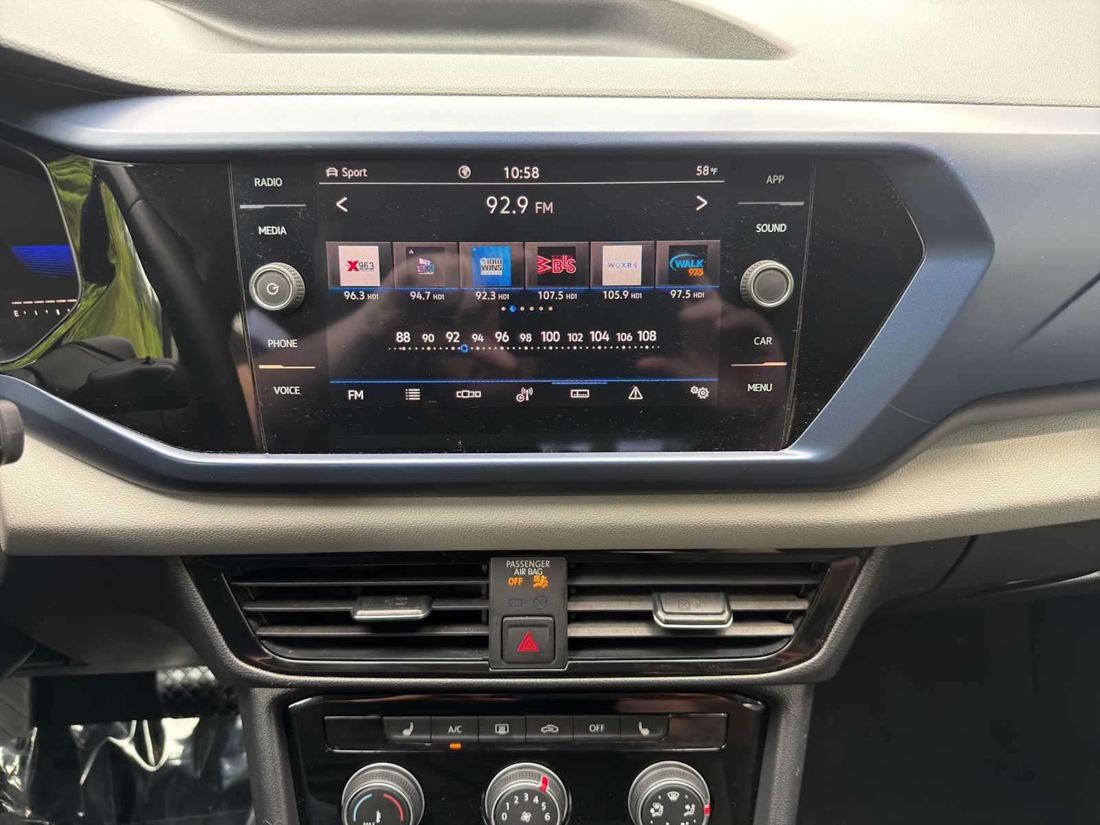 2023 Volkswagen Taos SE - Photo 14