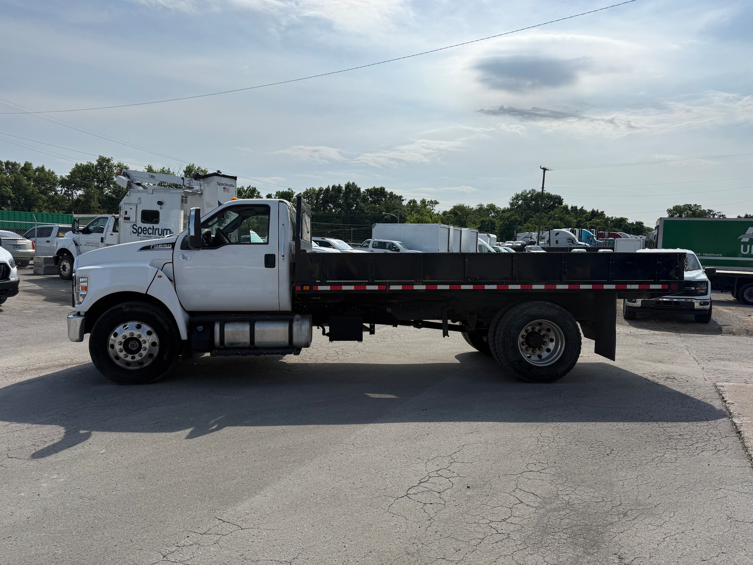 2019 Ford F-650 - Photo 8