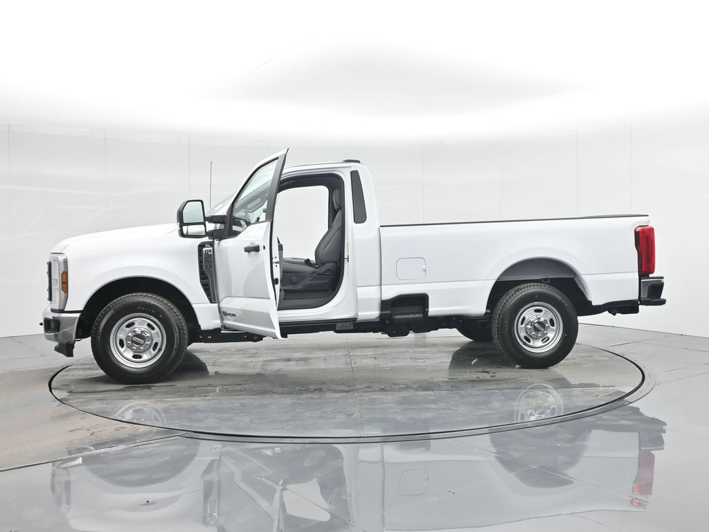2025 Ford F-250 photo 2