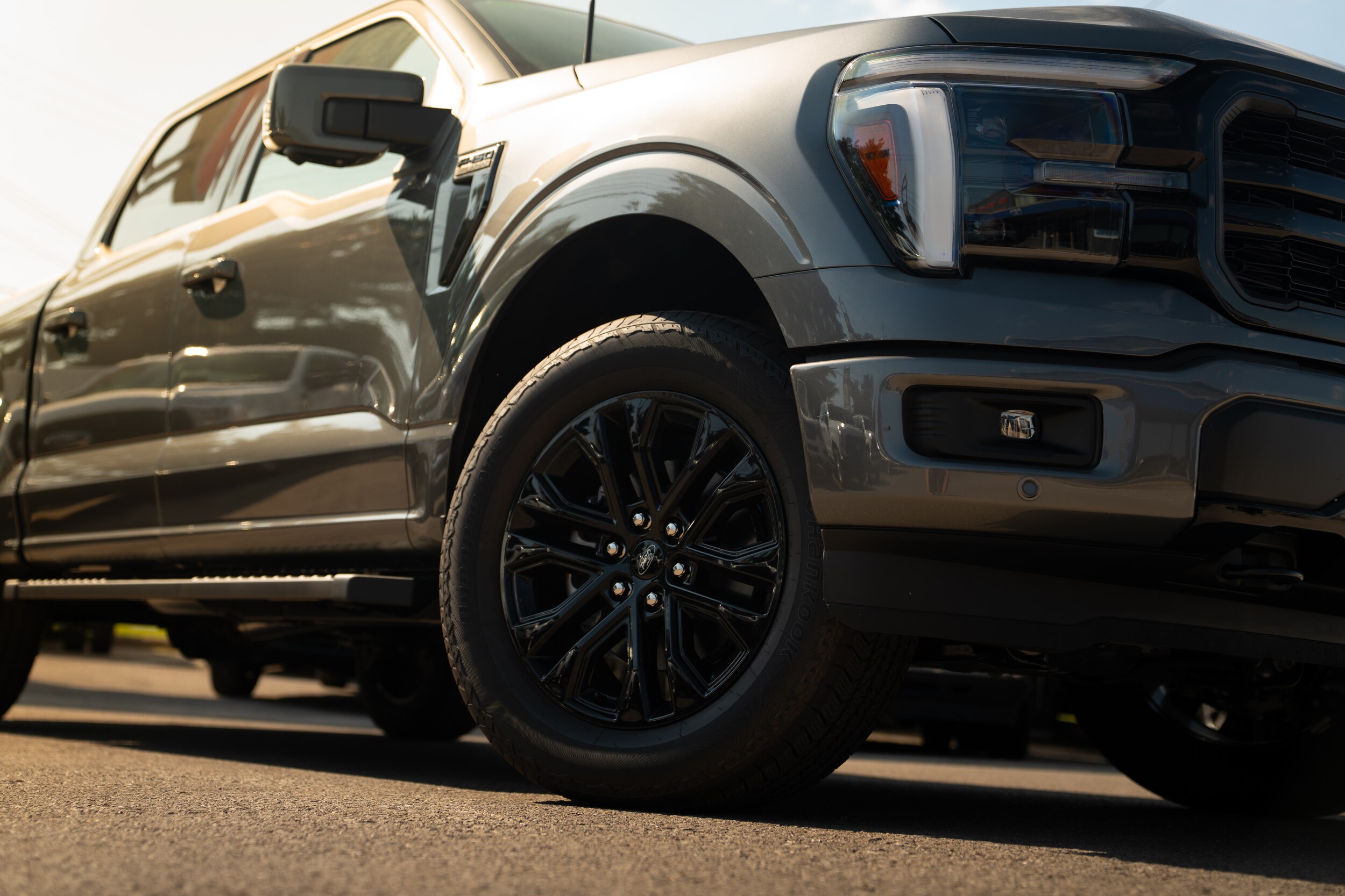 2025 Ford F-150 Lariat photo 2