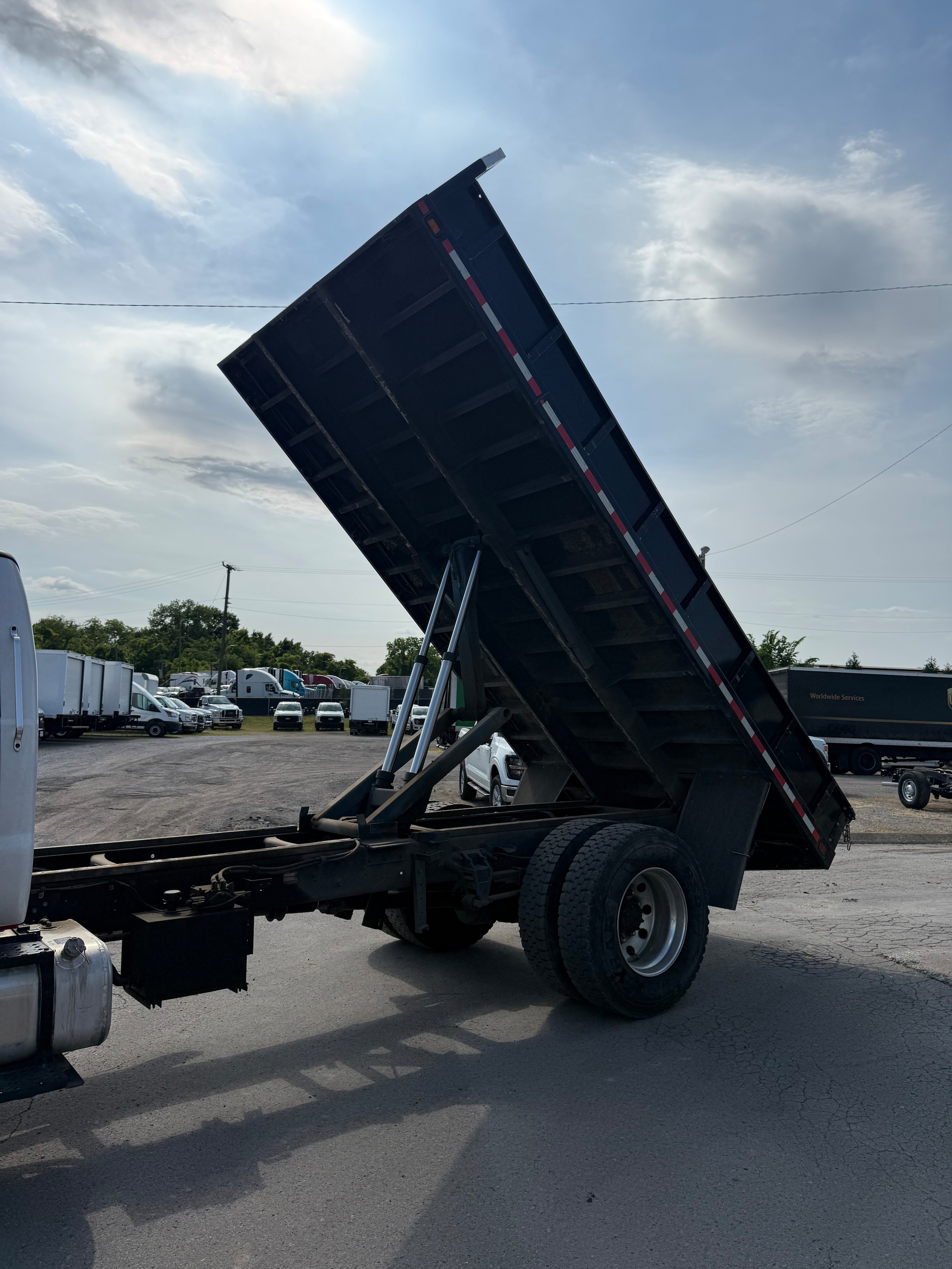 2019 Ford F-650 - Photo 11