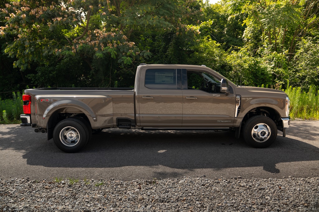 New 2026 Ford Super Duty F-350® Lariat® TRUCK